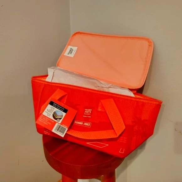 Trader Joe’s Mini Insulated Tote Bag - Picture 1 of 3